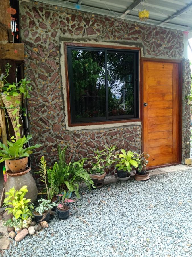 เฮือนน้ำน่าน House By The River Nan Uttaradit Buitenkant foto