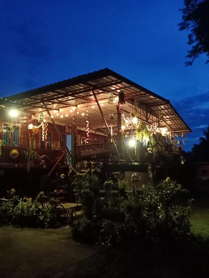 เฮือนน้ำน่าน House By The River Nan Uttaradit Buitenkant foto