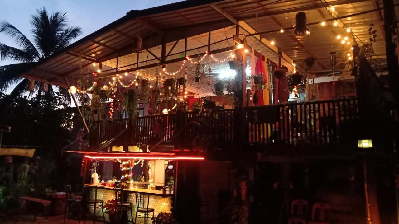 เฮือนน้ำน่าน House By The River Nan Uttaradit Buitenkant foto