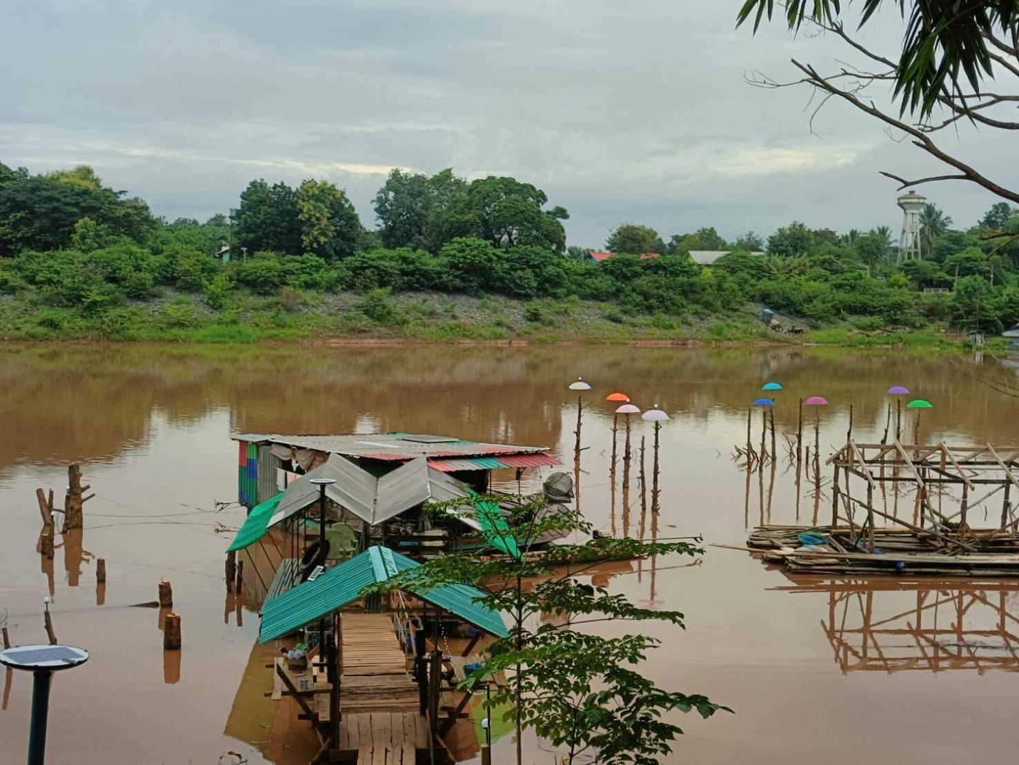 เฮือนน้ำน่าน House By The River Nan Uttaradit Buitenkant foto