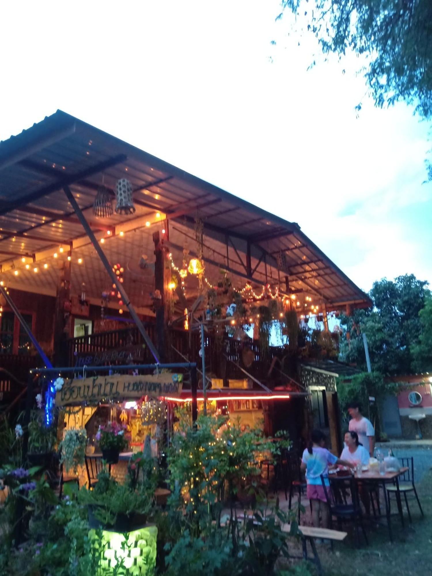 เฮือนน้ำน่าน House By The River Nan Uttaradit Buitenkant foto